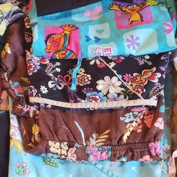 Scrub tops - Picture 7 of 8